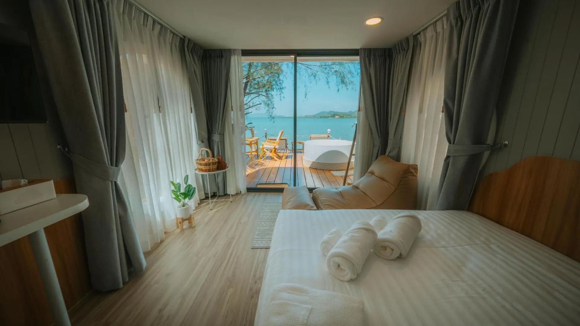 Sea Sand See Sky Beach Front Resort Phuket