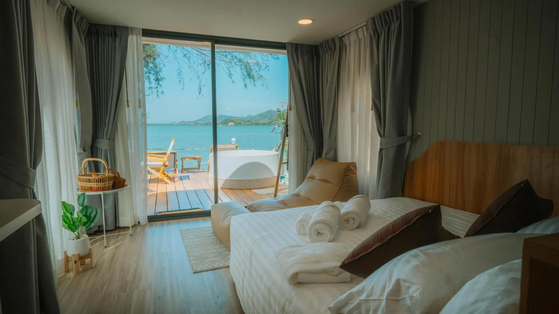 Villa Sea Sand See Sky Beach Front Resort Phuket